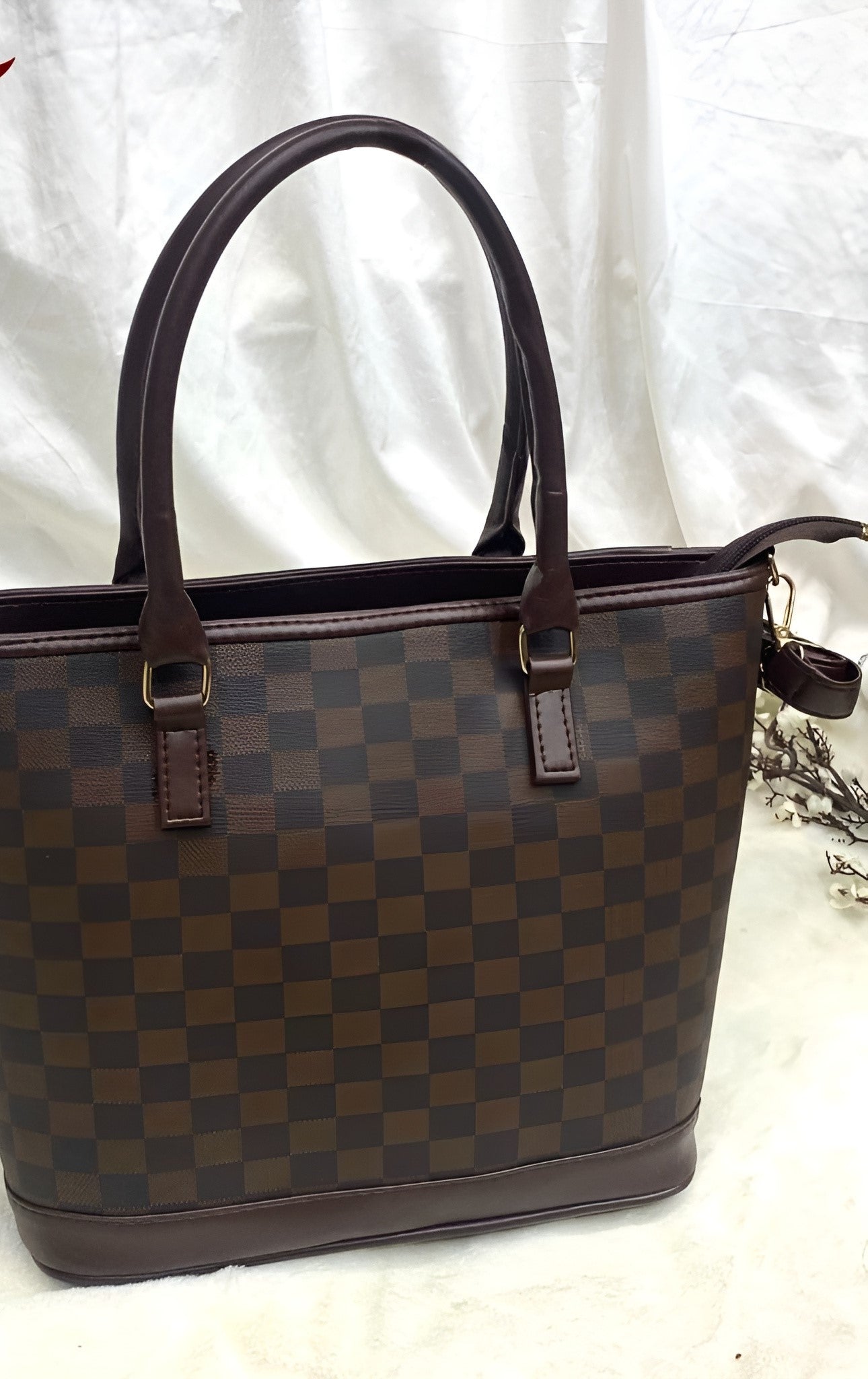 Louis Vuitton Neverfull MM Monogram Handbag
